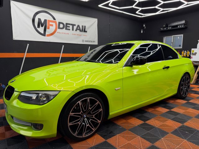 🔥 BMW SÉRIE 3 CABRIO | DE CINZENTO A VERDE — UMA TRANSFORMAÇÃO DE OUTRO NÍVEL! 💚🔥

Há mudanças que se notam… e há transformações que simplesmente ROUBAM TODAS AS ATENÇÕES! 😈

Este magnífico BMW Série 3 Cabrio chegou até nós em cinzento e saiu completamente transformado com uma nova identidade, muito mais agressiva, exclusiva e desportiva!

💚 FULL PPF COLOR — MUDANÇA DE COR + PROTEÇÃO PREMIUM

Muito mais do que uma simples mudança de cor, o PPF Color combina personalização e proteção num único produto!

🛡️ VANTAGENS DO PPF COLOR:

✅ Mudança de cor completa — Um visual totalmente novo sem necessidade de pintura.

✅ Proteção da pintura original — Ajuda a proteger contra riscos, impactos de pequenas pedras e agressões do dia a dia.

✅ Tecnologia autorregenerativa — Permite que pequenos riscos superficiais desapareçam com a ação do calor, dependendo das características da película.

✅ Proteção UV — Ajuda a preservar a pintura original dos efeitos da exposição solar.

✅ Maior espessura e resistência — Uma proteção superior à de um vinil convencional de mudança de cor.

✅ Reversibilidade — Possibilidade de regressar à cor original, mediante remoção profissional e desde que a pintura esteja em boas condições.

💡 ILUMINAÇÃO INTERIOR PERSONALIZADA

E porque a transformação não podia ficar apenas pelo exterior, instalámos também um sistema de iluminação ambiente interior, criando uma atmosfera moderna, sofisticada e ainda mais exclusiva! 🌈✨

💎 O RESULTADO?

Um BMW Cabrio com uma presença completamente diferente, uma cor que não passa despercebida e uma combinação perfeita entre ESTILO, PROTEÇÃO E TECNOLOGIA!

🔥 NÃO É APENAS MUDAR A COR. É ELEVAR O AUTOMÓVEL A OUTRO NÍVEL!

🖤🧡 MF DETAIL — Proteção, Estilo e Detalhe em cada centímetro.

📩 Queres transformar o teu carro e proteger a pintura ao mesmo tempo? Fala connosco e descobre o mundo do PPF COLOR!

#mfdetail #ppfcolor #iluminacaoled #cabrio #personalizacao