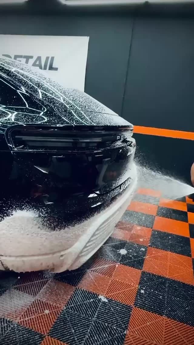 Porsche Macan 4.
Processo de lavagem Detail, aplicação de PPF nos faróis e proteção cerâmica no pára-brisas.

#porsche #macan #4 #porschelisboa #ppf #ppffilm #ppfprotection #porscheportugal #lavagem #detail #detailland