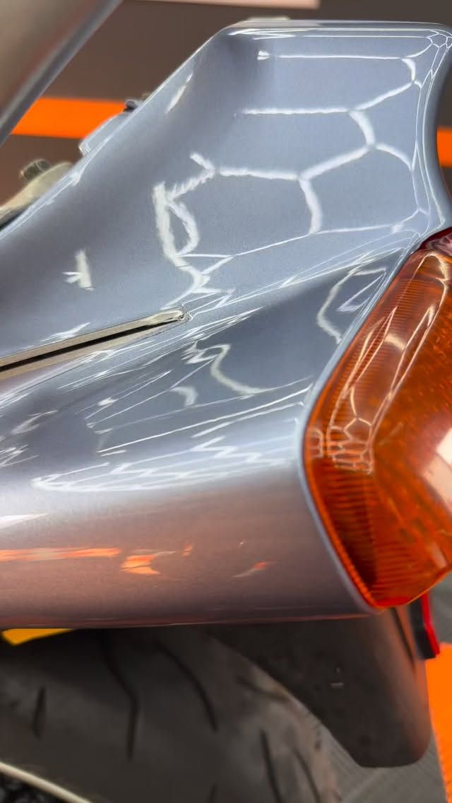 🛠️✨ Do passado ao brilho absoluto! ✨🏍️
Nada como ver uma clássica ganhar vida novamente através de um polimento bem feito. Cada detalhe restaurado, cada curva valorizada… é respeito pela história e paixão sobre duas rodas.

🔹 Mota clássica
🔹 Polimento técnico
🔹 Brilho espelhado e proteção

💬 E aí, já imaginou a sua mota com esse acabamento?

#polimento #motoclássica #detailing #brilhoespelhado #mfdetail #restauracao