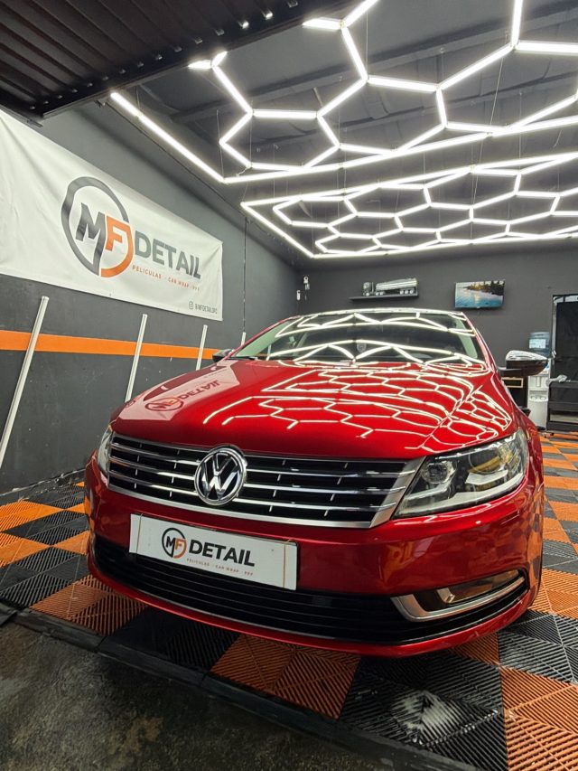 🔴 PASSAT CC — A NEW LEVEL OF PERSONALIZATION

Não é apenas uma mudança de cor. É um projeto pensado ao detalhe.

Neste Volkswagen Passat CC, executámos uma transformação completa, combinando design, proteção e performance visual.

🔴 FULL PPF COLOR — VERMELHO METALIZADO
Uma transformação integral com PPF Color, mantendo a proteção da superfície e elevando completamente a presença do veículo.

🖤 PPF CARBON — TEJADILHO & ESPELHOS
O acabamento Carbon cria um contraste sofisticado com o vermelho metalizado, reforçando o caráter desportivo do Passat CC.

💛 PINÇAS DE TRAVÃO — AMARELO
Um detalhe de cor cuidadosamente escolhido para destacar o conjunto e completar o visual.

Cada elemento foi pensado para criar equilíbrio entre elegância, agressividade e exclusividade.

O resultado é um Passat CC com uma identidade completamente nova — protegido, personalizado e impossível de passar despercebido.

MF DETAIL — Proteção, Estilo e Detalhe em cada centímetro. 🖤🧡

#mfdetail #passatcc #ppfcolor #moben #volkswagen