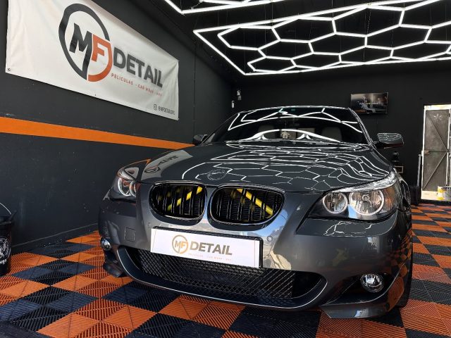 ✨ BMW E60 protegido e ainda mais agressivo! ✨

Aplicámos Kit Frontal,tejadilho completo e pilares em PPF neste clássico moderno, garantindo máxima proteção contra riscos, detritos e desgaste do dia a dia sem alterar a cor original. 🚗💎

Além disso, os farolins receberam PPF escuro, realçando o design marcante do E60 com um toque desportivo e elegante. 🖤🔒

✅ Proteção invisível
✅ Estilo único
✅ Valorização do veículo

🔧 MF Detail | Especialistas em Car Wrap, PPF, Detalhamento e muito mais.

📍 Montijo
📲 +351 912 252 913
@mfdetailofc